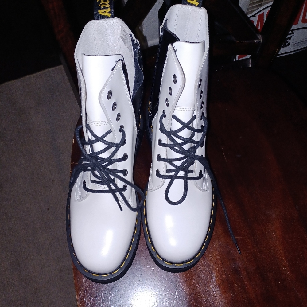 Dr. Martens JADON SMOOTH LEATHER PLATFORM BOOTS
